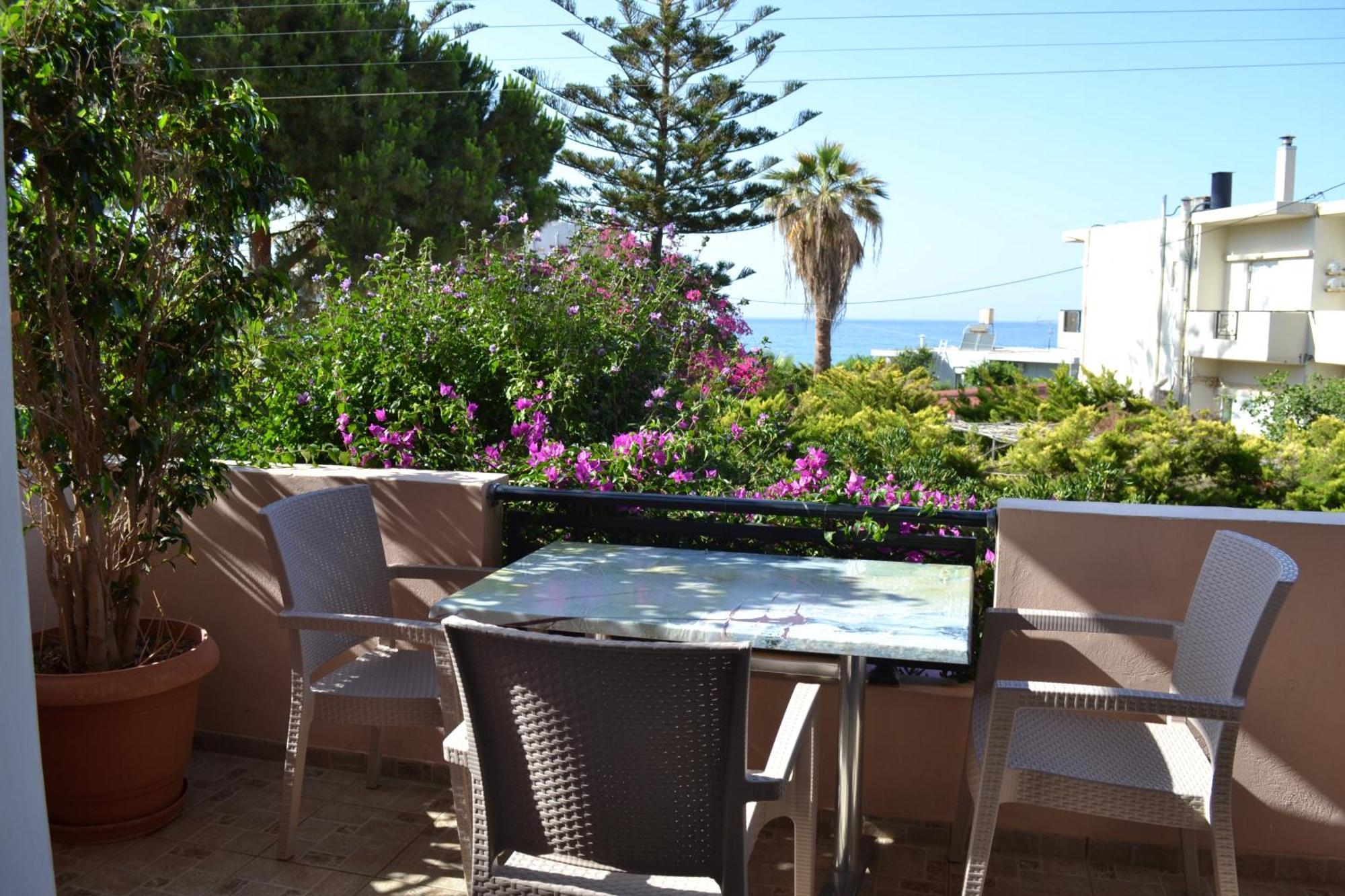 Aparthotel Melina's House 3*